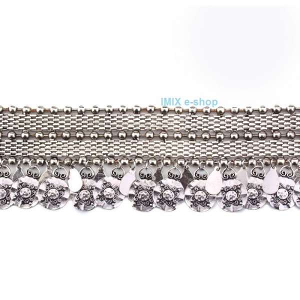 Kovový široký penízkový náhrdelník kolem krku