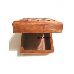 Dřevěná vyřezávaná šperkovnice z tropického dřeva